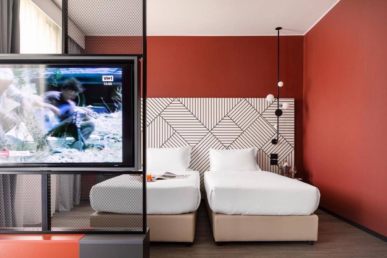 Quark Hotel